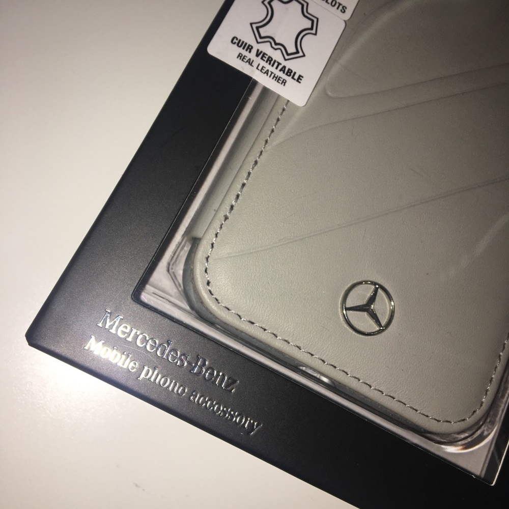 Phone case - Picture 2 of 6